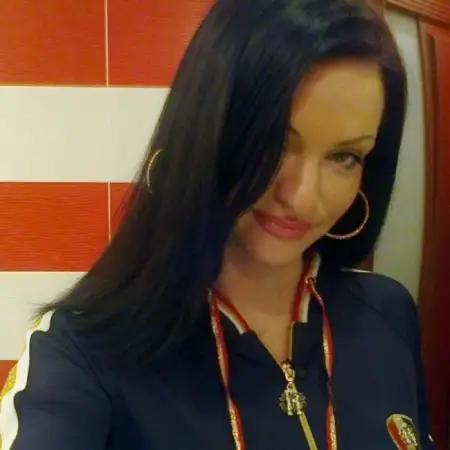 Milana, 41