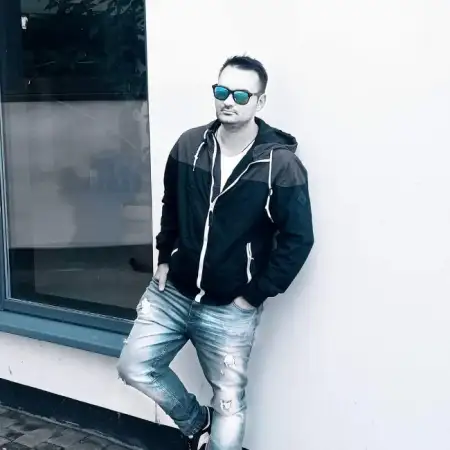 Максим, 33
