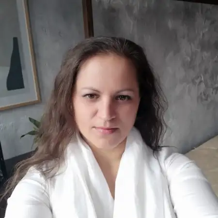Valentina, 42