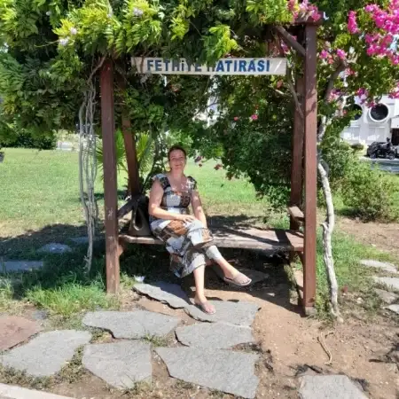 Tina, 53