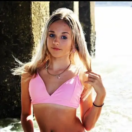 Diana, 23