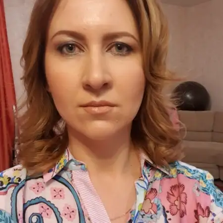 Karina, 44