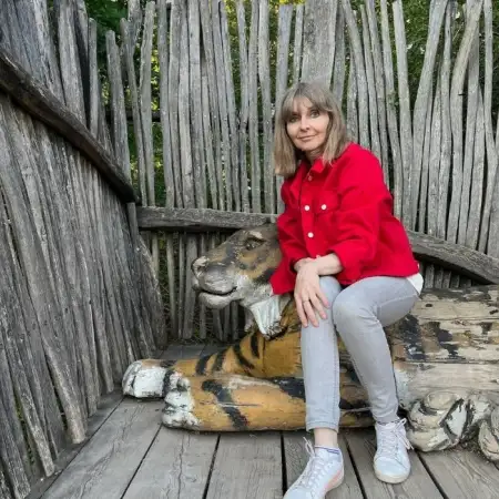 Elena, 58