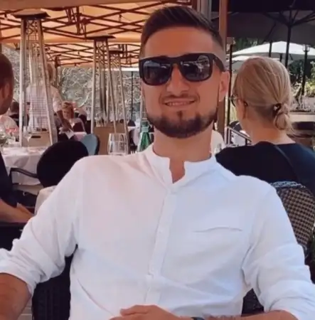 Tomas, 33
