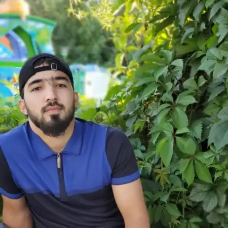 Идрис, 27