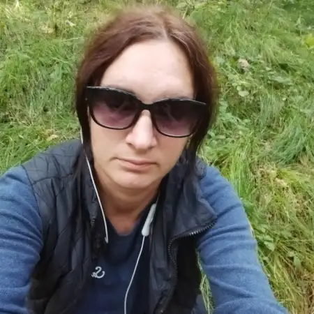 Halyna, 35