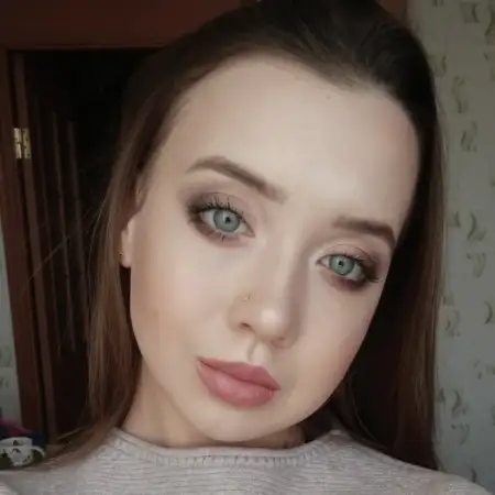 Julia, 29