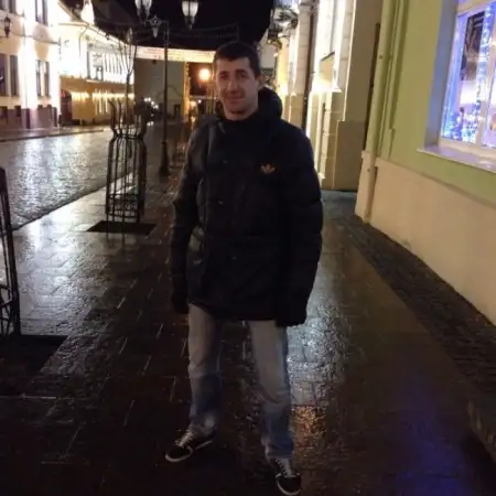 Aleksandr, 37