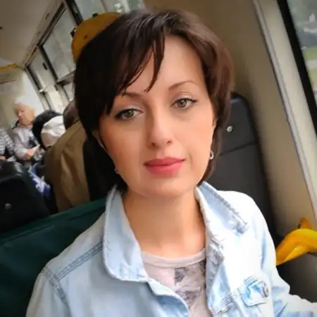 Elena, 46 