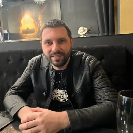 Artem, 38