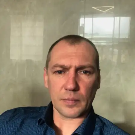 Denis, 44
