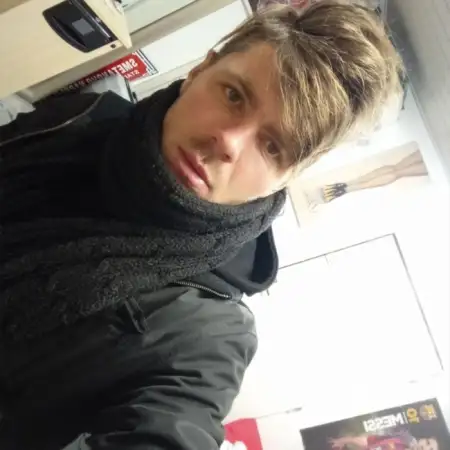 Alex, 37