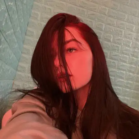Julia, 24