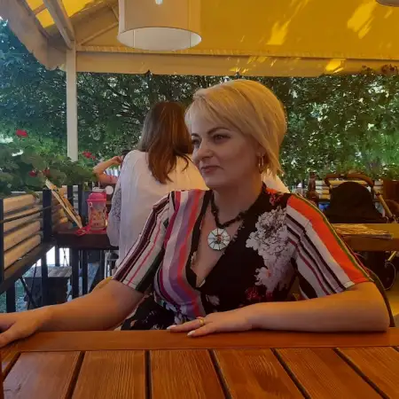 Инеса, 41