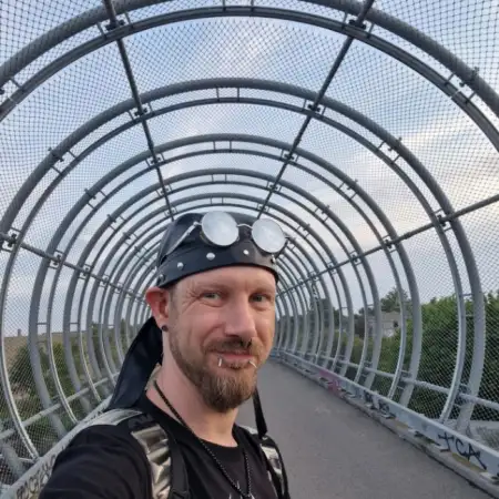 Artur, 32