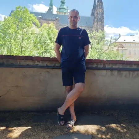 Владимир, 44
