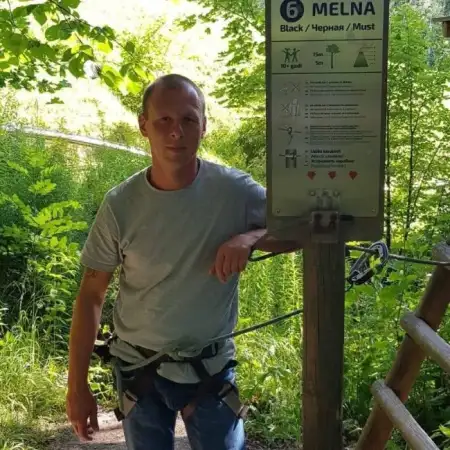 Andrej, 45