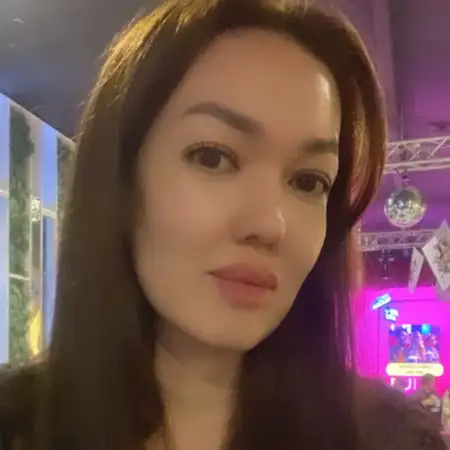 Ainura, 42