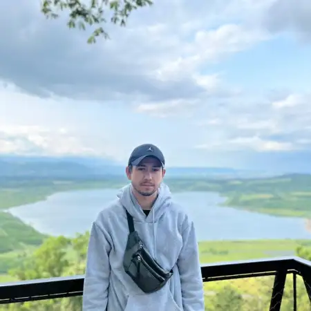 Олександр, 23