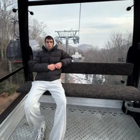 Maksim, 25