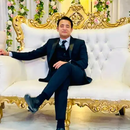 Zeeshan, 41