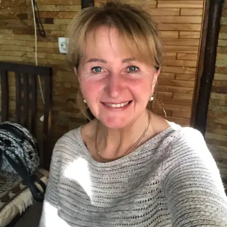 Ларіса, 59