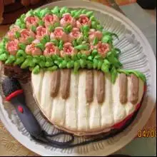 Фото Regina 1 Kuchen rettet Appetit fürstlich mit Musik aus der Zukunft!)