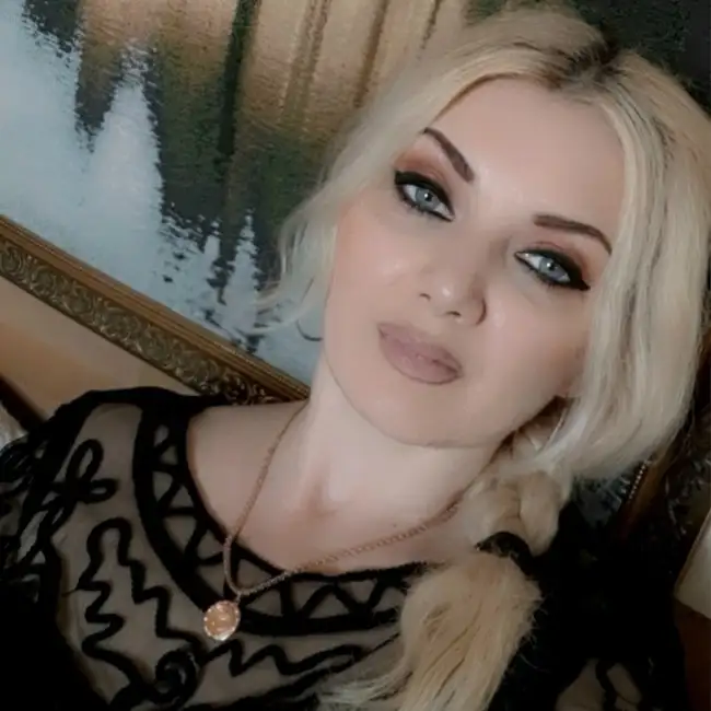 Джулия · 48 ·           
