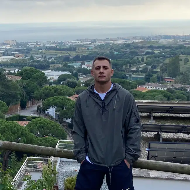 Андр, 44
